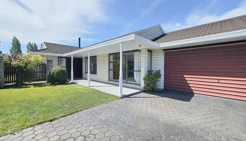 18 Regency Crescent, Redwood