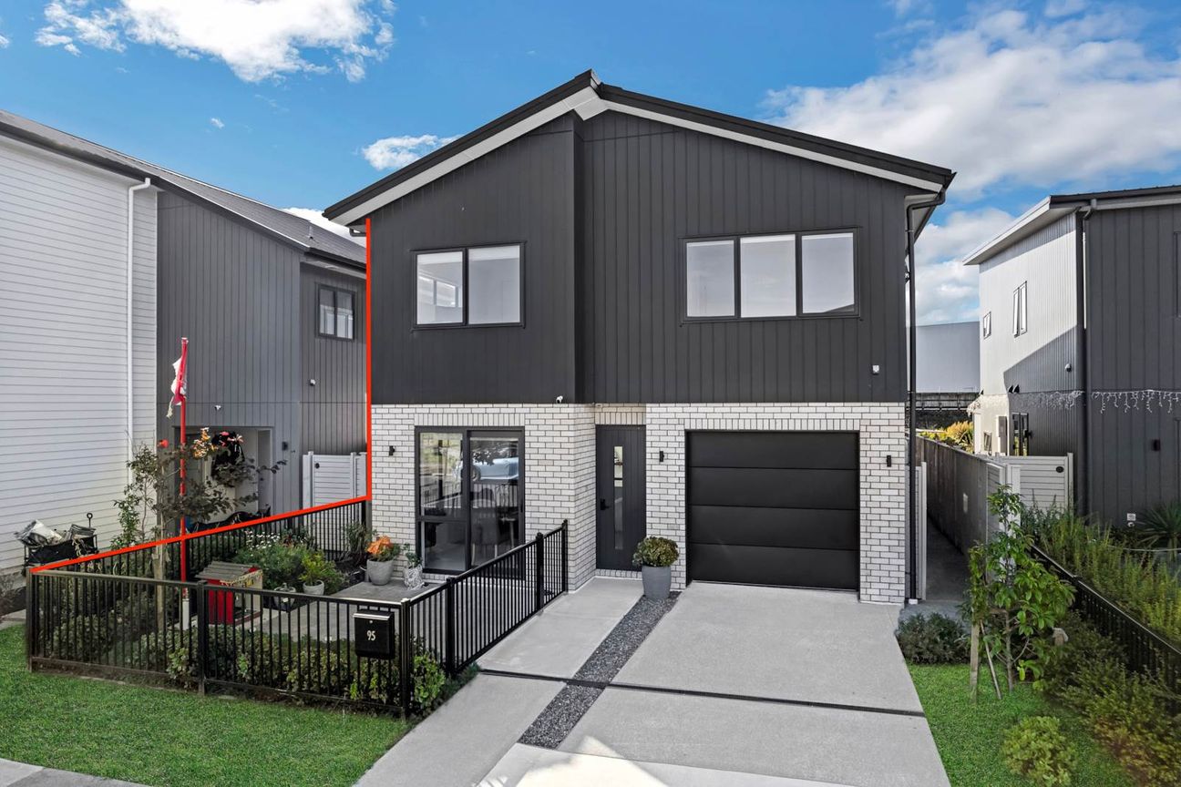 Near New Fletcher Home – Owners Say Sell - Aanzicht 4
