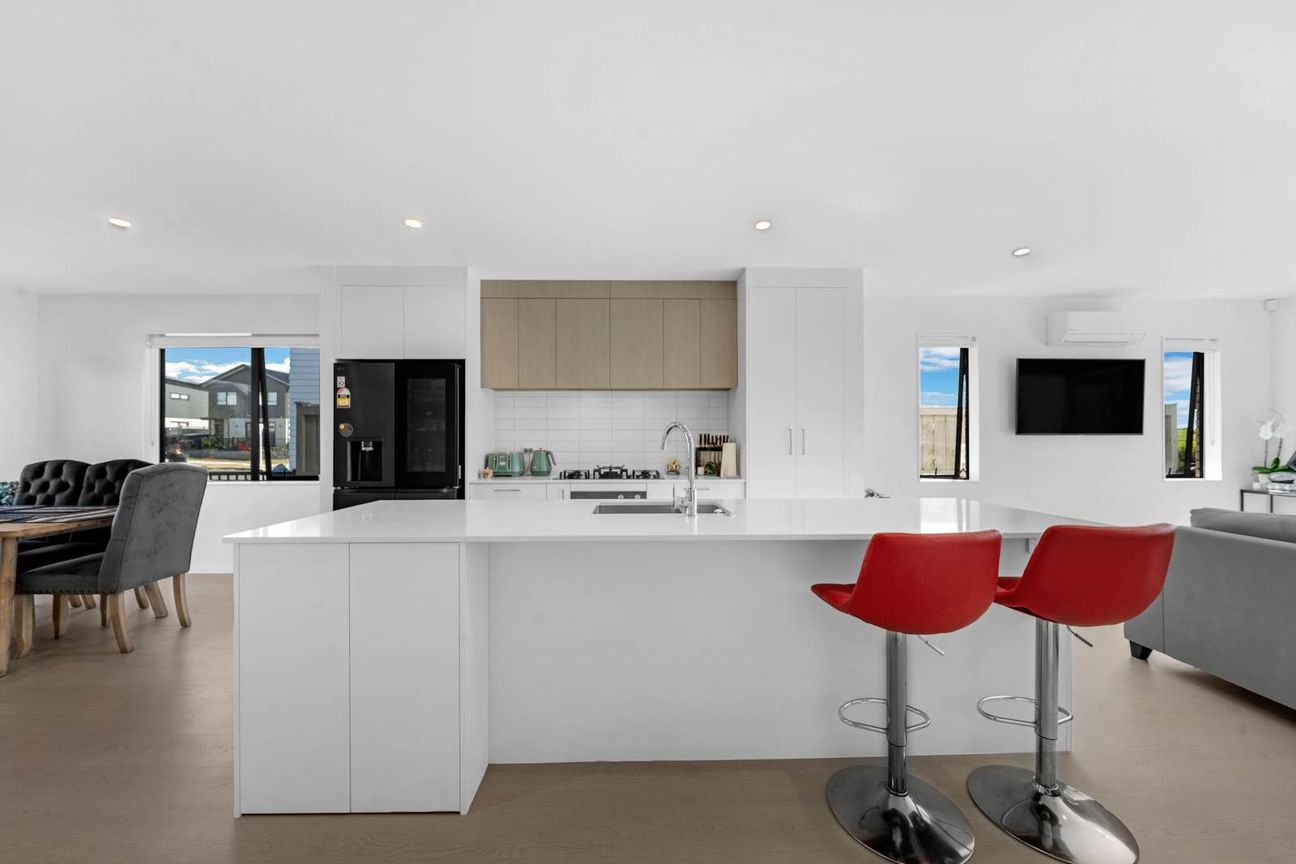 Near New Fletcher Home – Owners Say Sell - Aanzicht 6