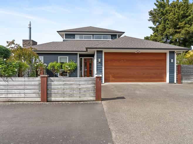 2 Dixon Street, Carterton