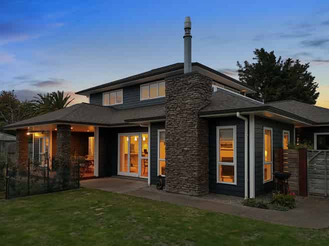 2 Dixon Street, Carterton