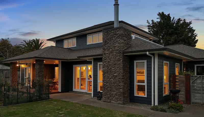 2 Dixon Street, Carterton