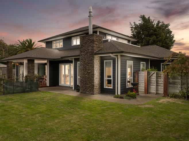 2 Dixon Street, Carterton