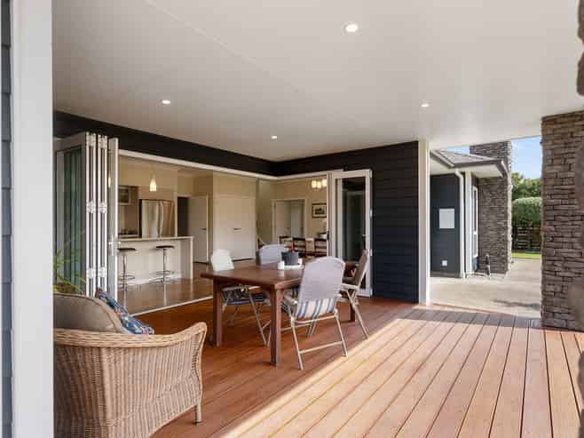 2 Dixon Street, Carterton