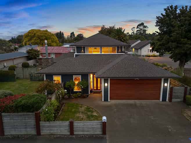 2 Dixon Street, Carterton