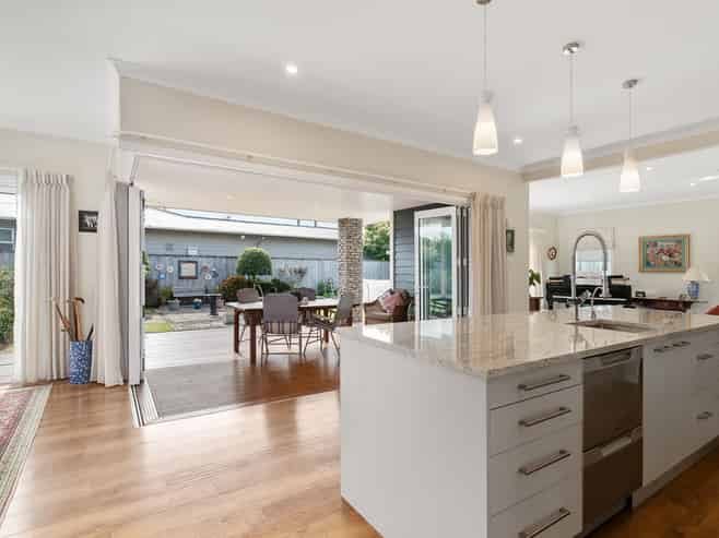 2 Dixon Street, Carterton