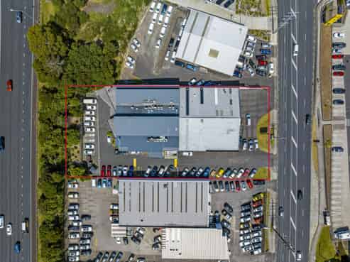 Multi-tenanted, government anchor investment