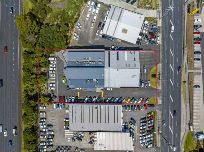 Multi-tenanted, government anchor investment