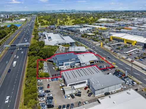 Multi-tenanted, government anchor investment