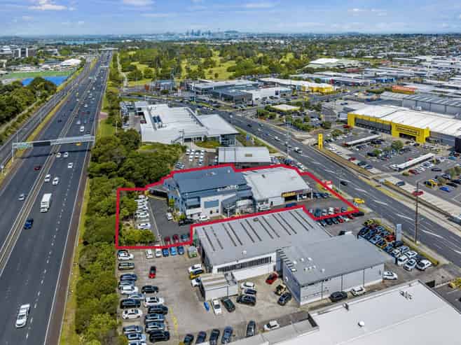 Multi-tenanted, government anchor investment