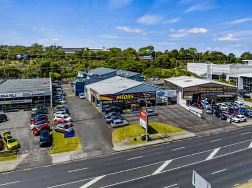 Multi-tenanted, government anchor investment