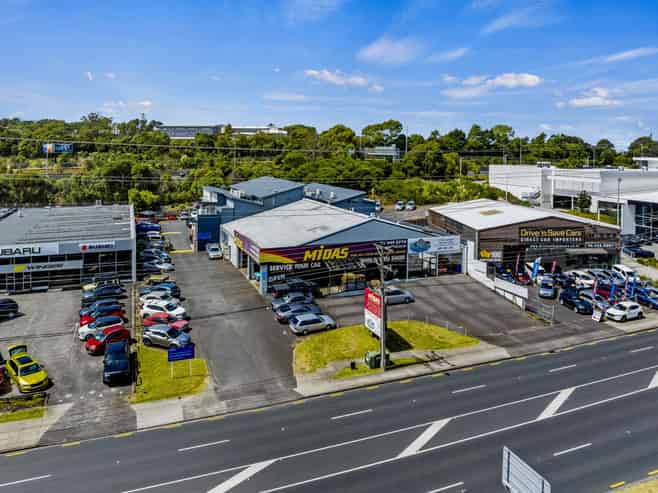 Multi-tenanted, government anchor investment