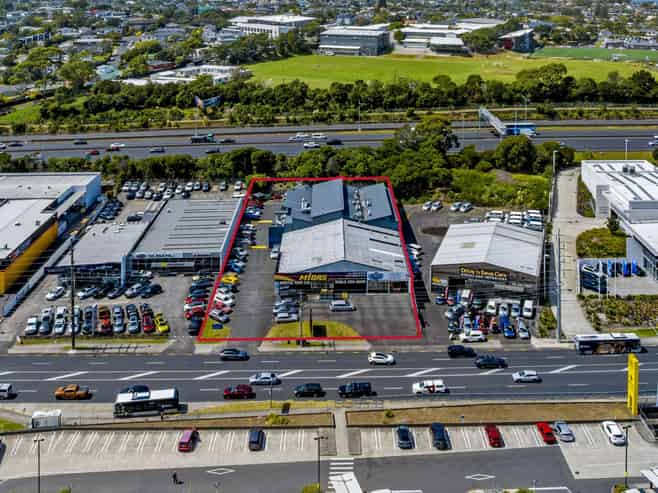 Multi-tenanted, government anchor investment