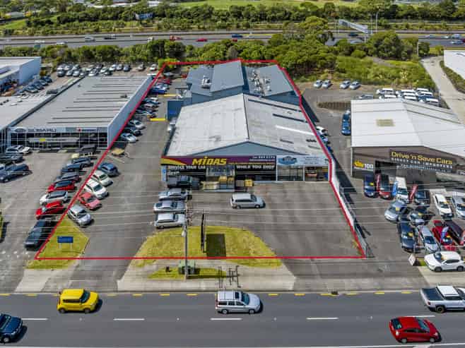 Multi-tenanted, government anchor investment