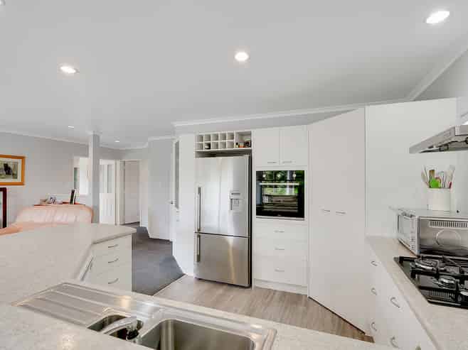 9 Aloma Way, Glenview