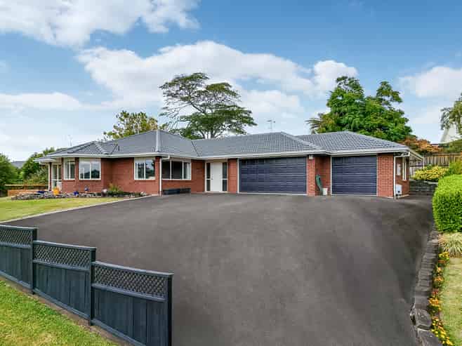 9 Aloma Way, Glenview