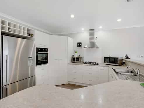 9 Aloma Way, Glenview