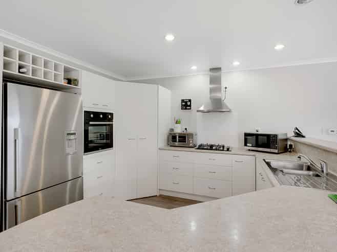 9 Aloma Way, Glenview