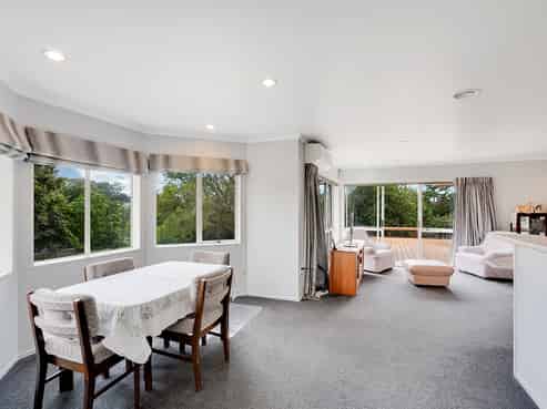 9 Aloma Way, Glenview