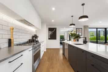 4 Caro Lane, Cracroft