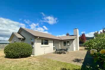 17 Ash Avenue, Albert Town