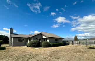 17 Ash Avenue, Albert Town