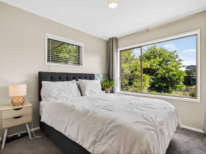 2/69 Glencoe Road, Browns Bay