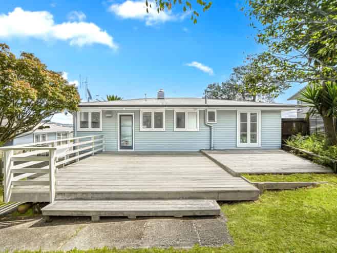 17 Wylie Avenue, Sunnynook