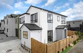 15A Holland Avenue, Point England