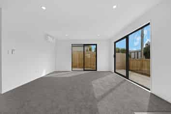 15A Holland Avenue, Point England