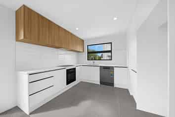 15A Holland Avenue, Point England