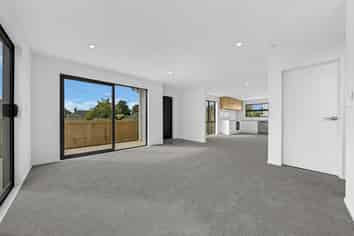 15A Holland Avenue, Point England