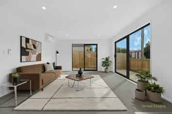 15A Holland Avenue, Point England