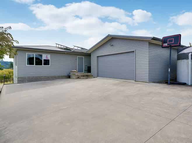 5 Clothier Road, Karamu