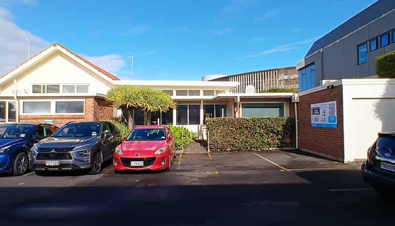 37 Taharoto Road, Takapuna