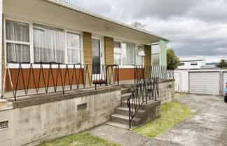 2/102 Te Atatu Road, Te Atatu South