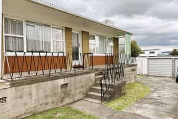 2/102 Te Atatu Road, Te Atatu South