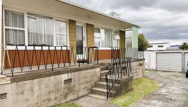 2/102 Te Atatu Road, Te Atatu South