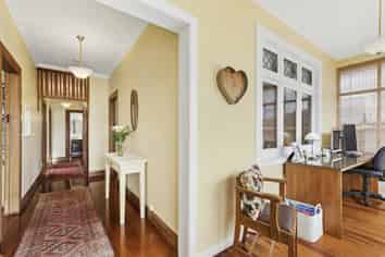 11 Firth Terrace, Karori