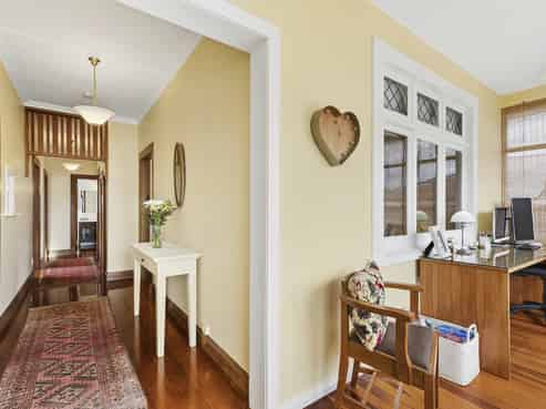 11 Firth Terrace, Karori