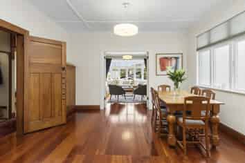 11 Firth Terrace, Karori