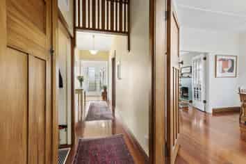 11 Firth Terrace, Karori