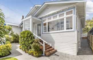 11 Firth Terrace, Karori