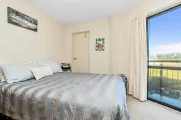 4C/17 Crown Lynn Place, New Lynn