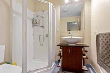 4C/17 Crown Lynn Place, New Lynn