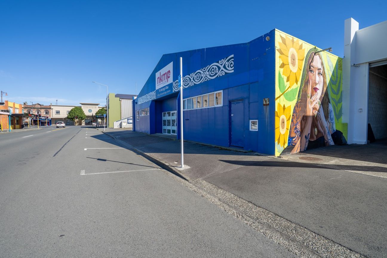 Large retail on Yarrow St – pohled 4