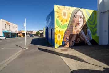 Large retail on Yarrow St