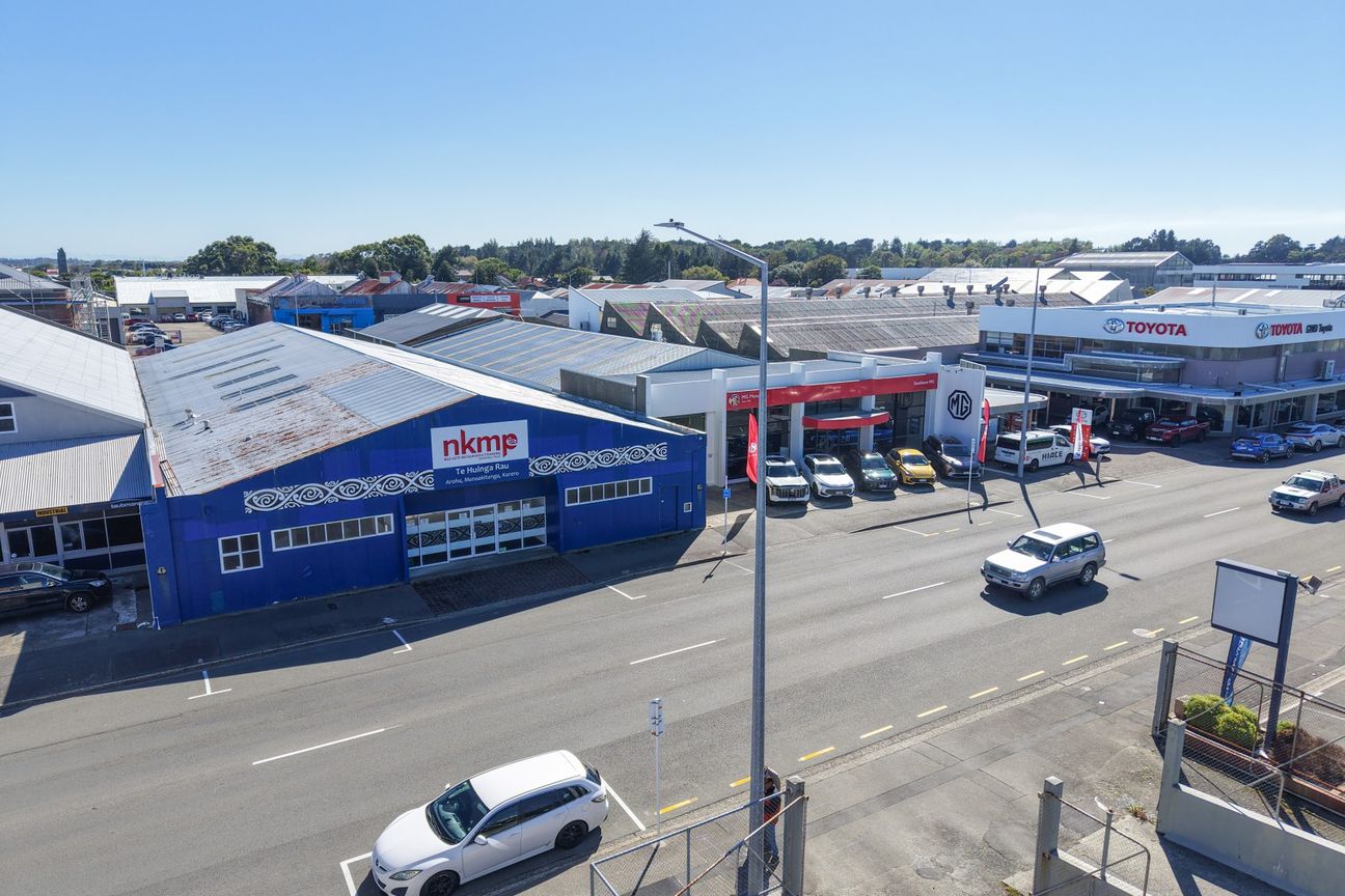 Large retail on Yarrow St – pohled 2