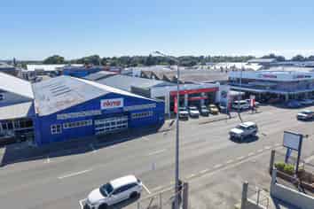 Large retail on Yarrow St