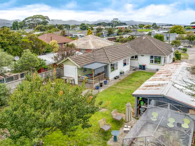 221 Breezes Road, Aranui